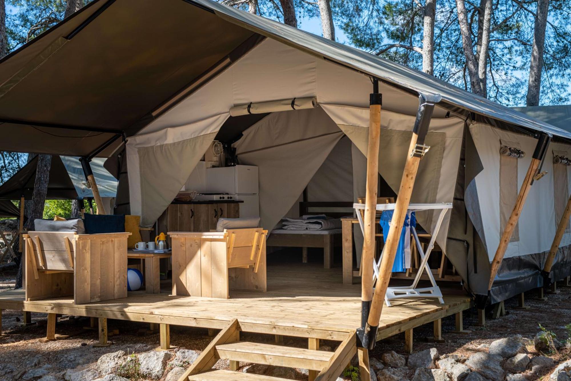 Easyatent Safari Tent Comfort Krk Krk Town Bilik gambar