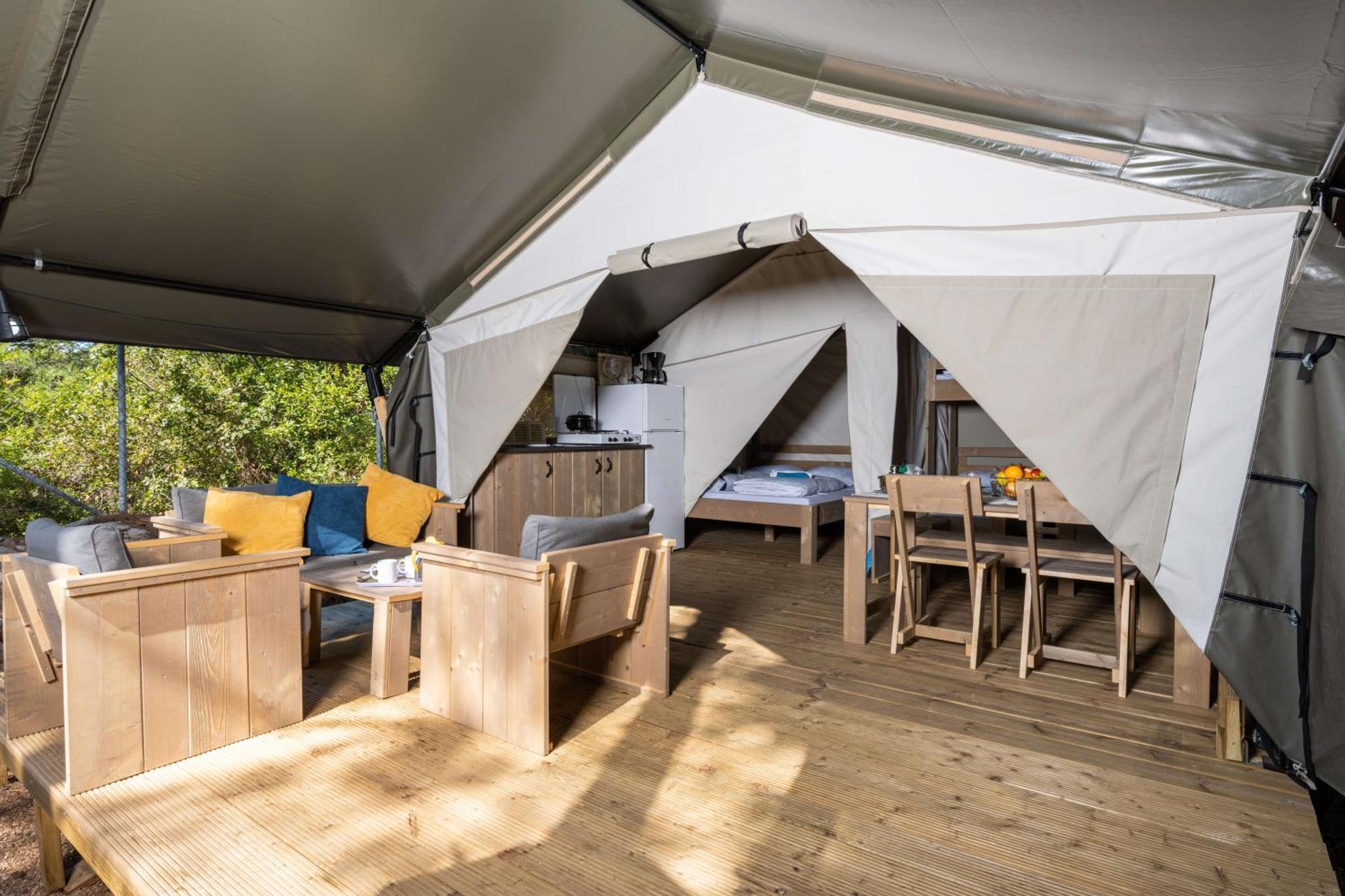 Easyatent Safari Tent Comfort Krk Krk Town Bilik gambar