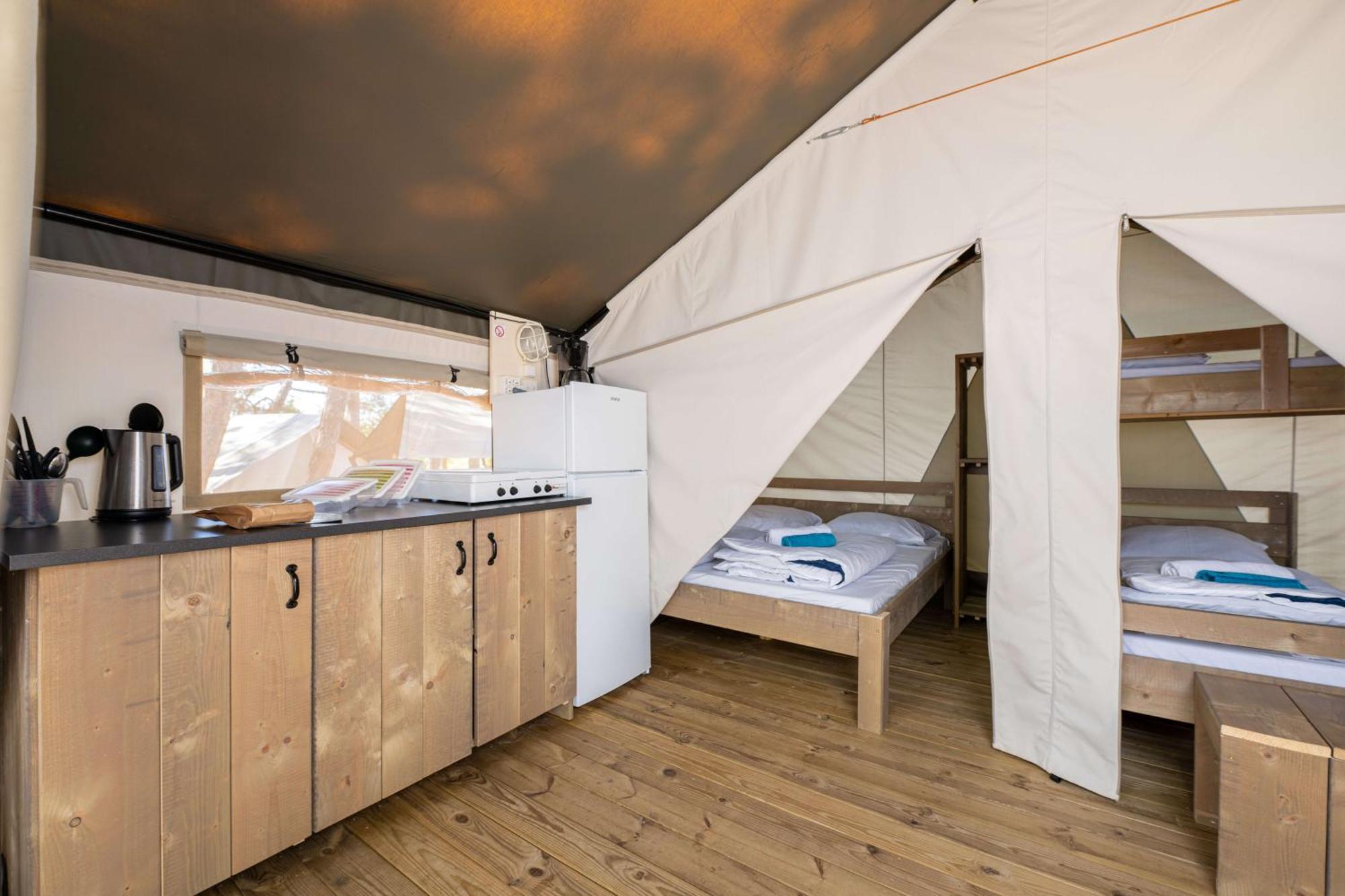 Easyatent Safari Tent Comfort Krk Krk Town Bilik gambar