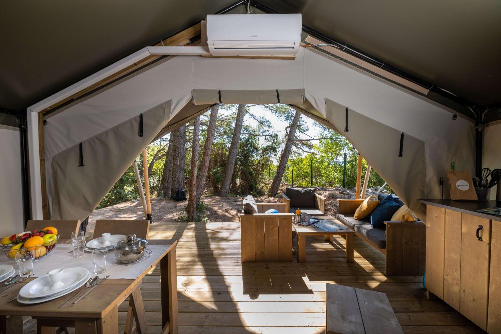 Easyatent Safari Tent Comfort Krk Krk Town Bilik gambar