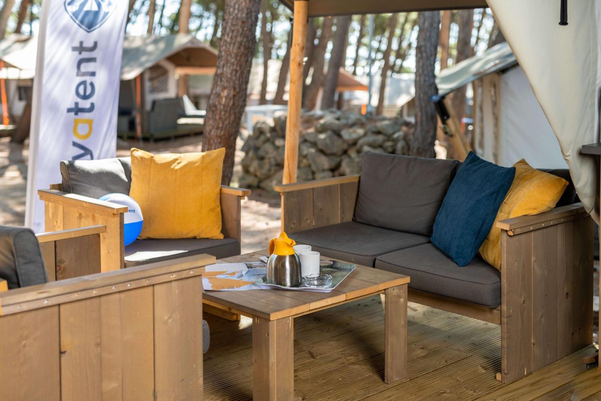Easyatent Safari Tent Comfort Krk Krk Town Bilik gambar